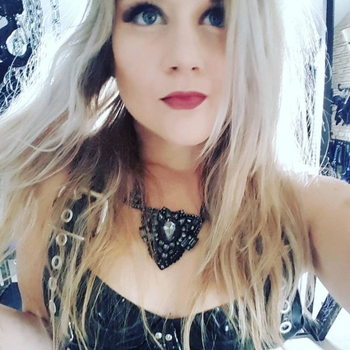 MissPegging, vrouw (24 jaar) wilt contact in Vlaams-brabant