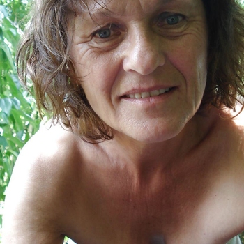 Sexdate met Derlene, een geile 72 jarige vrouw uit Limburg