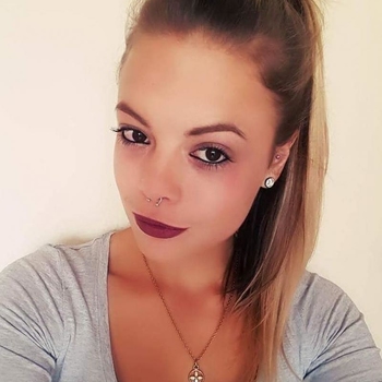24 jarige vrouw zoekt contact voor sex in Tilburg, Noord-Brabant