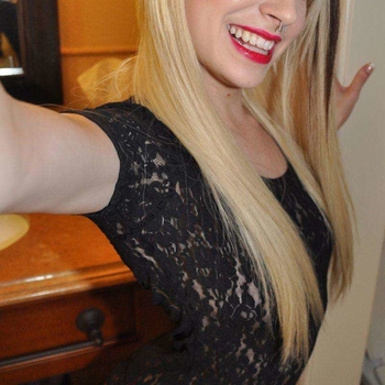 Blondebarbie wilt geneukt worden