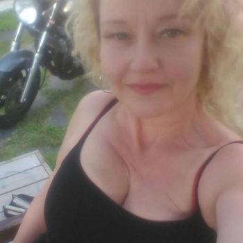 62 jarige vrouw zoekt man voor sex in Maassluis, Zuid-Holland