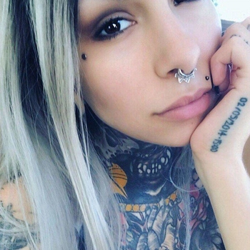 Contact met Tattoochicky, 29 jarige Vrouw beschikbaar in Waals-Brabant