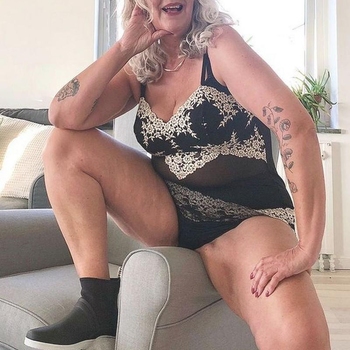 mooielingerie, vrouw (64 jaar) wilt contact in Zuid-Holland