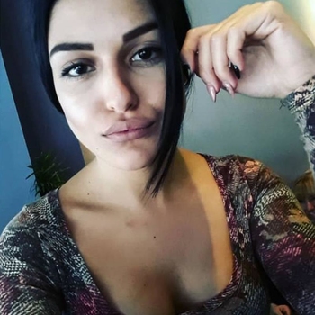 Arta (21) uit Limburg