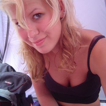 blondy, vrouw (27 jaar) wilt contact in Noord-Brabant