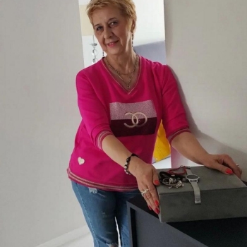 68 jarige vrouw zoekt man voor sex in Krabbendam, Noord-Holland