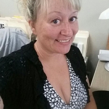 49 jarige vrouw uit Beerzerveld zoekt sex