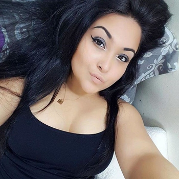 Yleni (23) uit Limburg